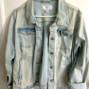 Women’s light washed Jean jacket